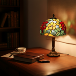 BLOMSTERGLANS | Fargerik lampe i herdet glass
