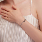 Justerbart armbånd med tassavtrykk