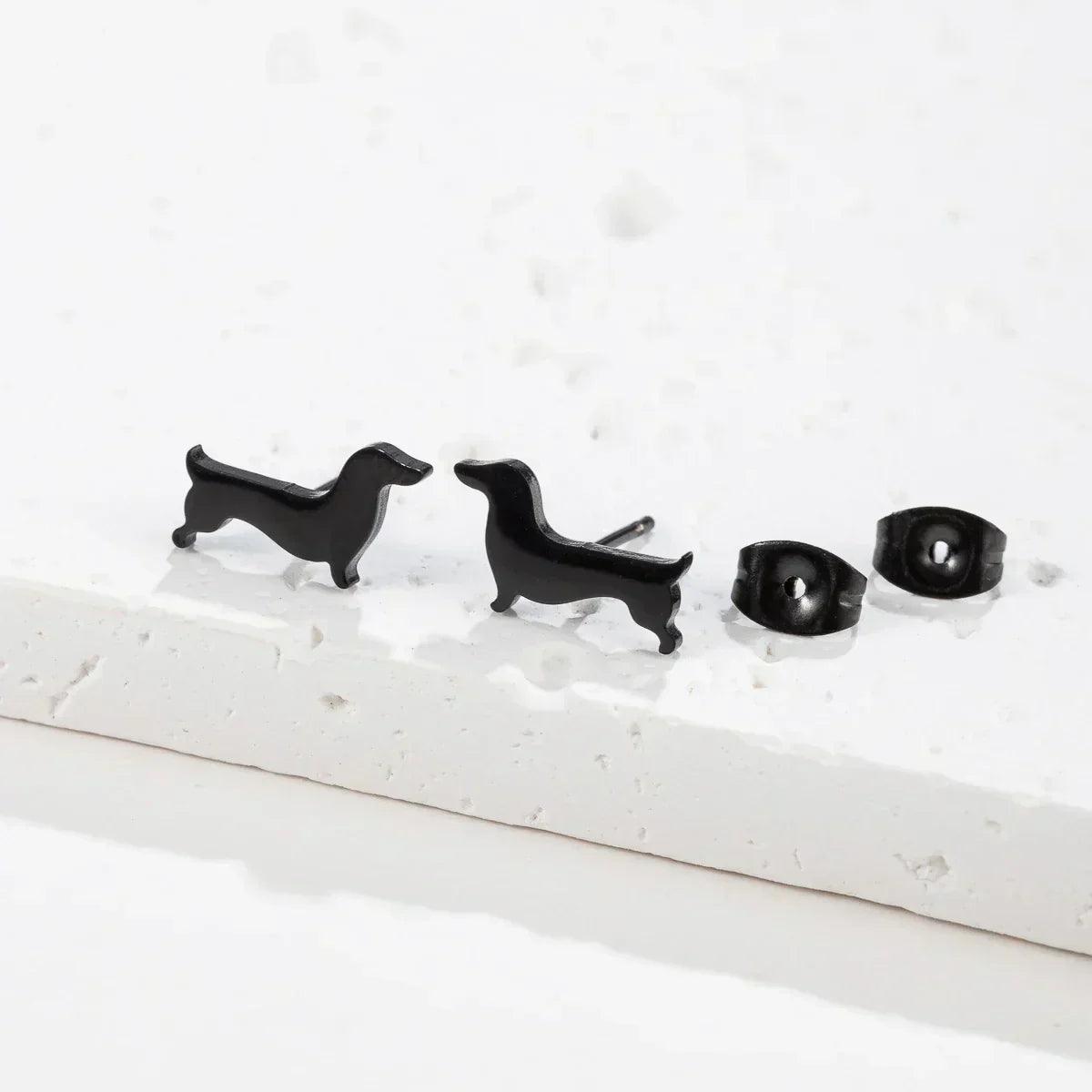 Øredobber dachshund – minimalistiske metalløredobber